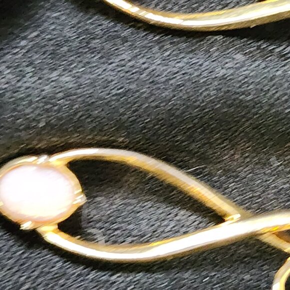 Avon Gold Tone Faux Opal Dangle Drop Figure Eight Vintage Magnet Clip On Earring - Picture 10 of 16